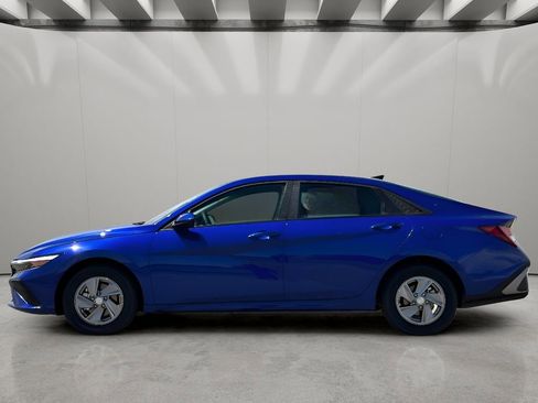 Used 2025 Hyundai Elantra SE w/ Cargo Package image 5