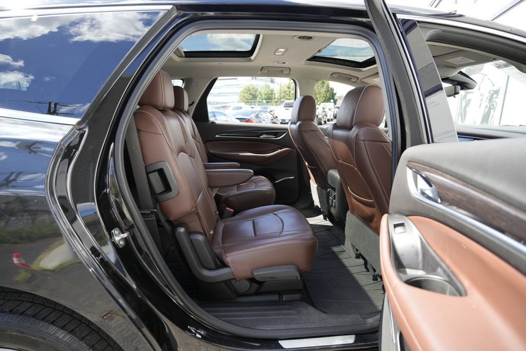 Used 2020 Buick Enclave Avenir w/ Avenir Technology Package AWD/4WD image 40