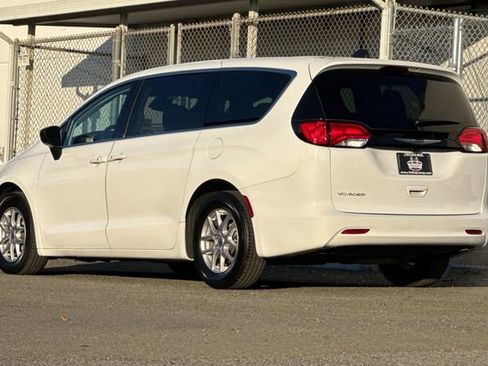 Used 2024 Chrysler Voyager LX image 6