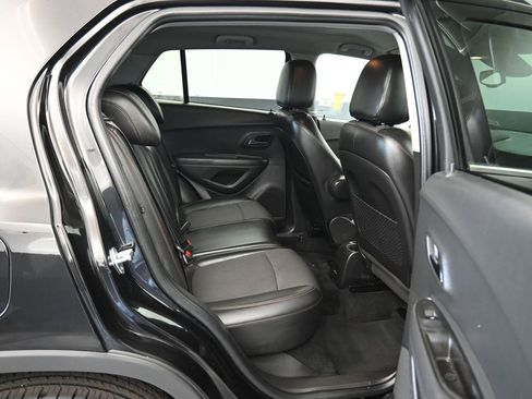 Used 2020 Chevrolet Trax LT w/ LT Convenience Package image 35