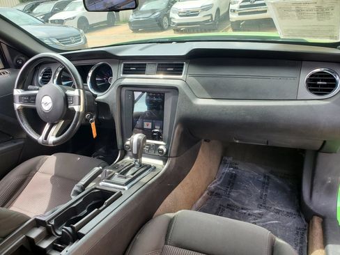 Used 2013 Ford Mustang Convertible RWD image 5