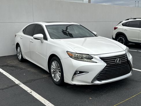 Used 2017 Lexus ES 350 w/ Accessory Package 2 FWD image 2