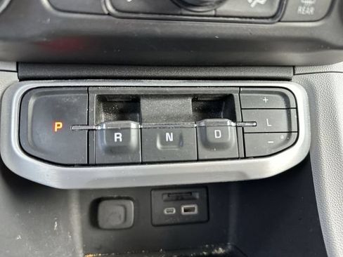Used 2022 GMC Acadia SLT w/ LPO, Floor Liner Package AWD/4WD image 24