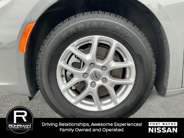 Used 2023 Chrysler Pacifica Touring-L FWD image 10