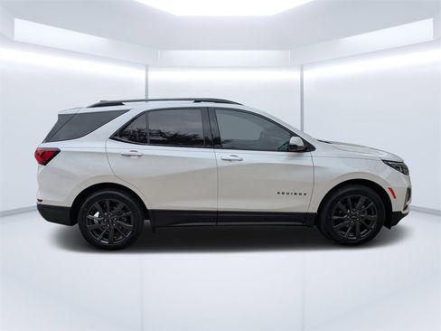 Used 2022 Chevrolet Equinox RS w/ RS Leather Package image 2