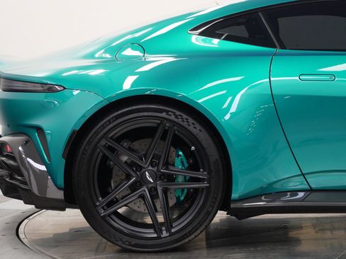 Used 2025 Aston Martin V8 Vantage Coupe image 34