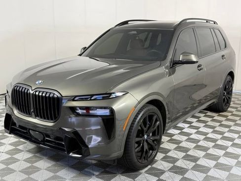 Used 2025 BMW X7 xDrive40i w/ M Sport Package AWD/4WD image 2