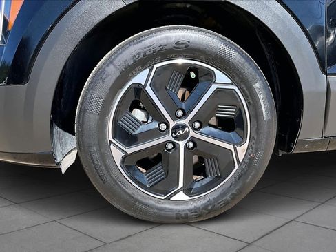 Used 2024 Kia Niro EX image 11