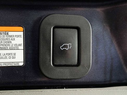 Used 2018 Toyota Sienna XLE w/ XLE Navigation Package FWD image 35