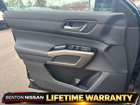 Used 2025 Nissan Pathfinder Platinum w/ Cargo Package image 12