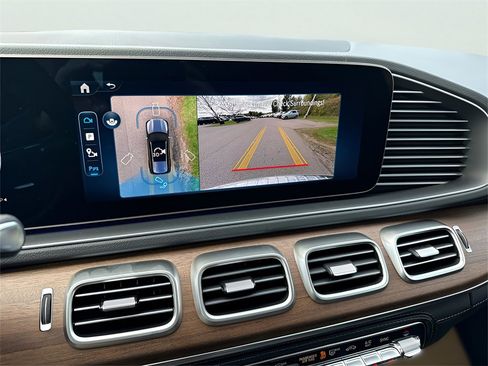 New 2026 Mercedes-Benz GLS 580 4MATIC image 16