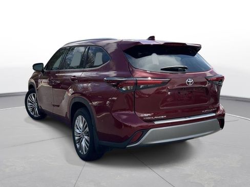 Used 2024 Toyota Highlander Platinum image 8