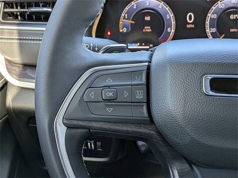 New 2025 Jeep Grand Cherokee Limited w/ Luxury Tech Group II image 24