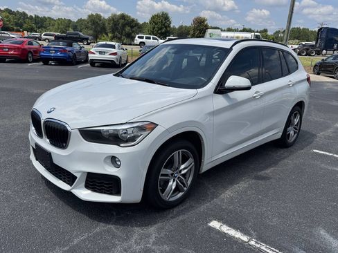 Used 2018 BMW X1 xDrive28i w/ M Sport Package AWD/4WD image 3
