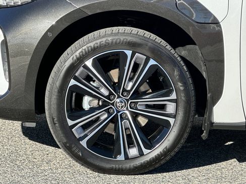 Used 2024 Toyota bZ4X Limited image 24