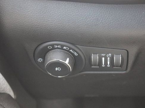 Used 2023 Jeep Compass Latitude w/ Convenience Group image 18