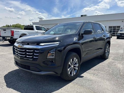 Used 2026 Chevrolet Equinox LT w/ Safety and Technology Package FWD image 3