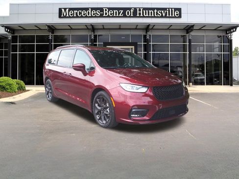 Used 2022 Chrysler Pacifica Touring-L w/ S Appearance Package FWD image 1