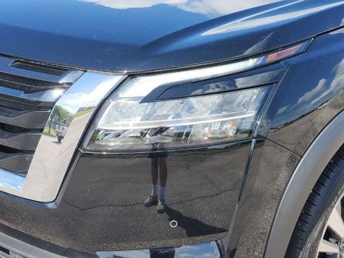 Certified 2024 Nissan Pathfinder SL FWD image 5