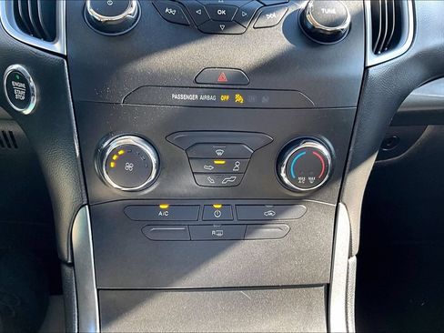 Certified 2019 Ford Edge SE FWD image 30