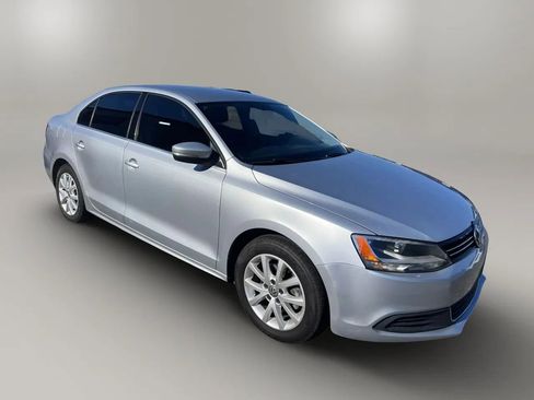 Used 2014 Volkswagen Jetta SE FWD image 3