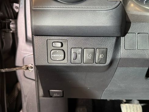 Used 2018 Toyota RAV4 LE w/ Carpet Mat Package FWD image 18