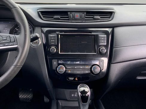 Used 2020 Nissan Rogue SV FWD image 7