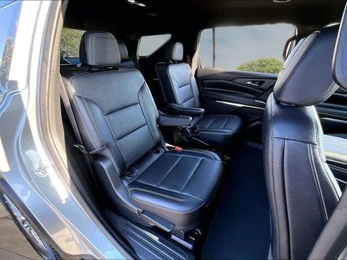 Used 2025 Chevrolet Traverse LT FWD image 24
