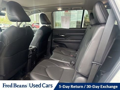 Used 2025 Toyota Grand Highlander AWD image 19