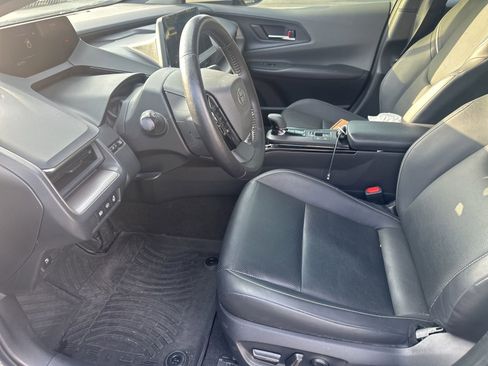 Used 2023 Toyota Prius XLE FWD image 4