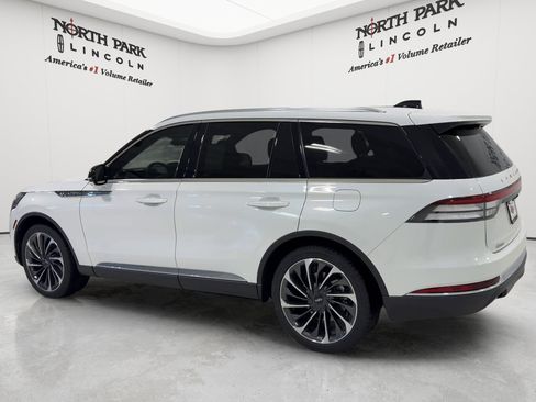 New 2026 Lincoln Aviator Reserve w/ Illumination Package RWD image 3