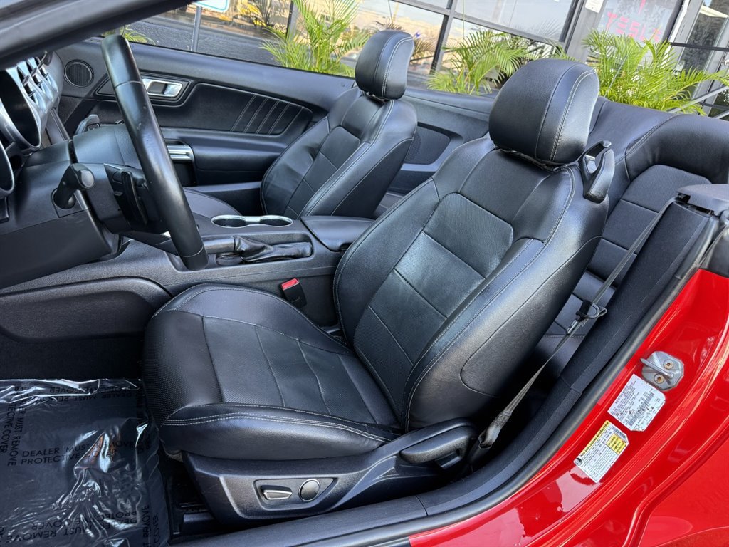 Used 2019 Ford Mustang Convertible RWD image 18
