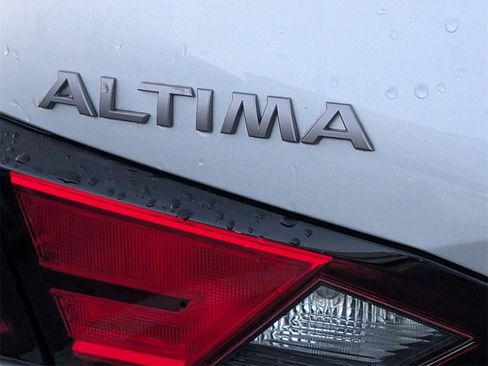 Used 2023 Nissan Altima 2.5 SV image 11