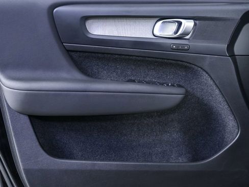 Used 2023 Volvo XC40 B5 Plus w/ Driver Assist Package image 7