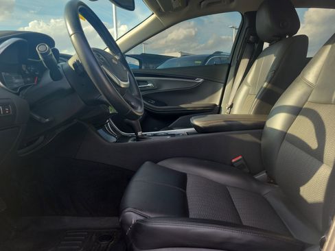 Used 2016 Chevrolet Impala LT w/ Convenience Package image 17