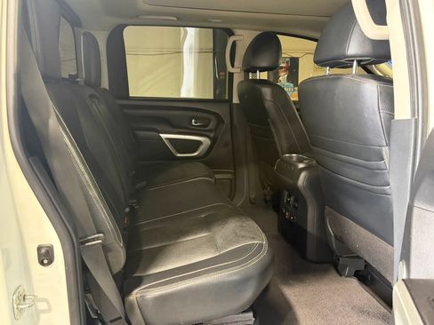 Used 2020 Nissan Titan SL w/ Moonroof Package AWD/4WD image 17