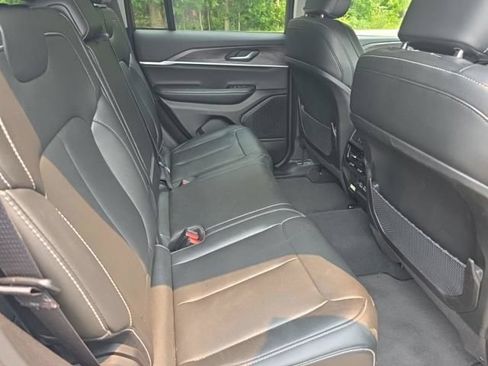 Used 2023 Jeep Grand Cherokee Limited AWD/4WD image 6