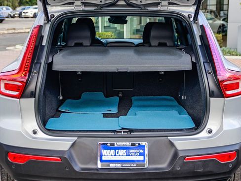 Used 2023 Volvo XC40 Recharge Ultimate image 31