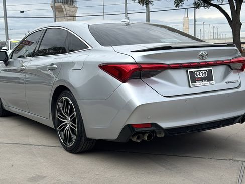 Used 2020 Toyota Avalon Touring image 5