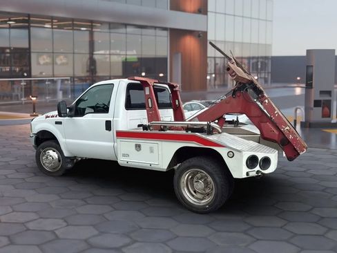 Used 2003 Ford F450 165 W.B. 2D image 3