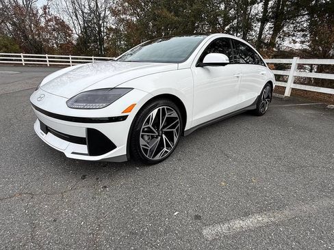 Used 2023 Hyundai Ioniq 6 Limited image 3