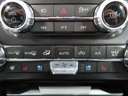 Used 2025 Ford F250 Platinum w/ FX4 Off-Road Package image 69