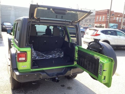 Used 2025 Jeep Wrangler Unlimited Sport AWD/4WD image 10