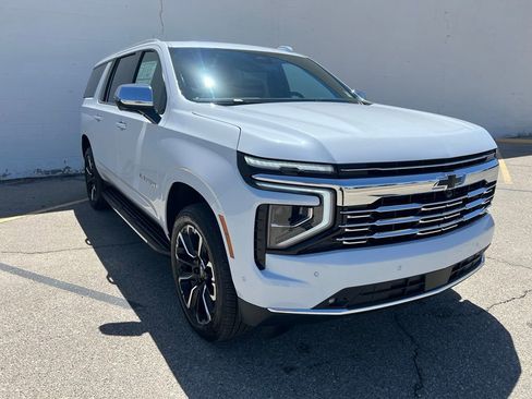 New 2026 Chevrolet Suburban Premier w/ Sun And Tow Package AWD/4WD image 8