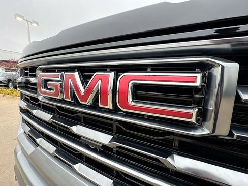 Used 2025 GMC Sierra 2500 AT4 image 31