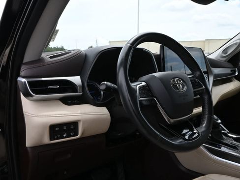 Used 2021 Toyota Highlander Platinum AWD/4WD image 15