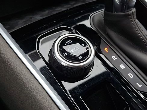 Used 2024 Chevrolet Colorado ZR2 w/ Safety Package image 25