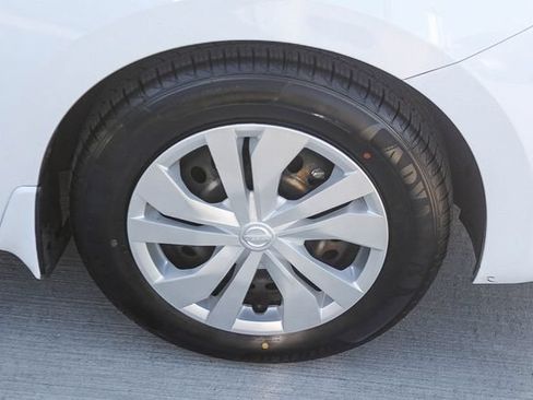 Used 2020 Nissan Versa S FWD image 12