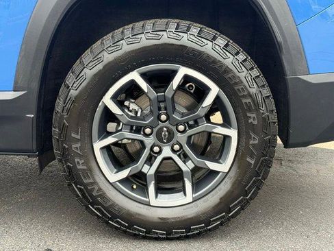 Used 2025 Chevrolet Equinox ACTIV w/ Safety and Technology Package FWD image 16