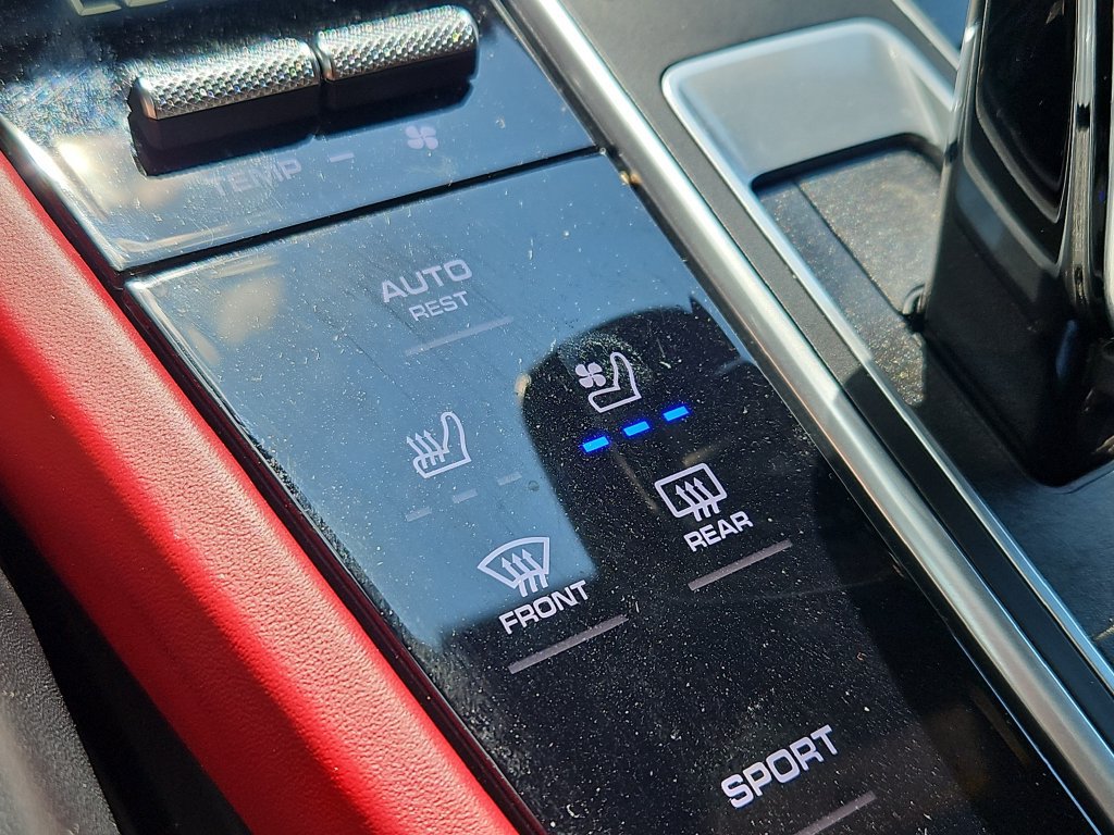 Certified 2023 Porsche Cayenne GTS AWD/4WD image 23